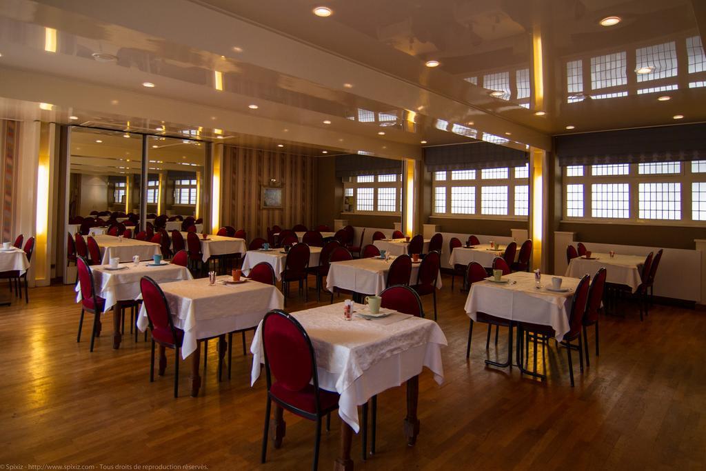Logis Hotel Du Chateau Combourg Zewnętrze zdjęcie