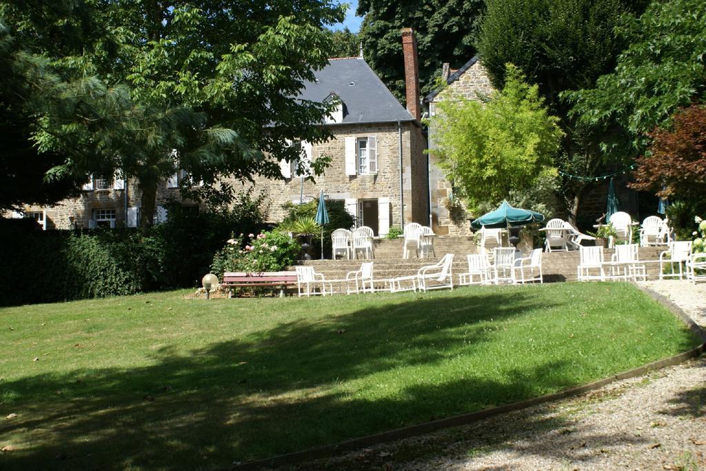 Logis Hotel Du Chateau Combourg Zewnętrze zdjęcie