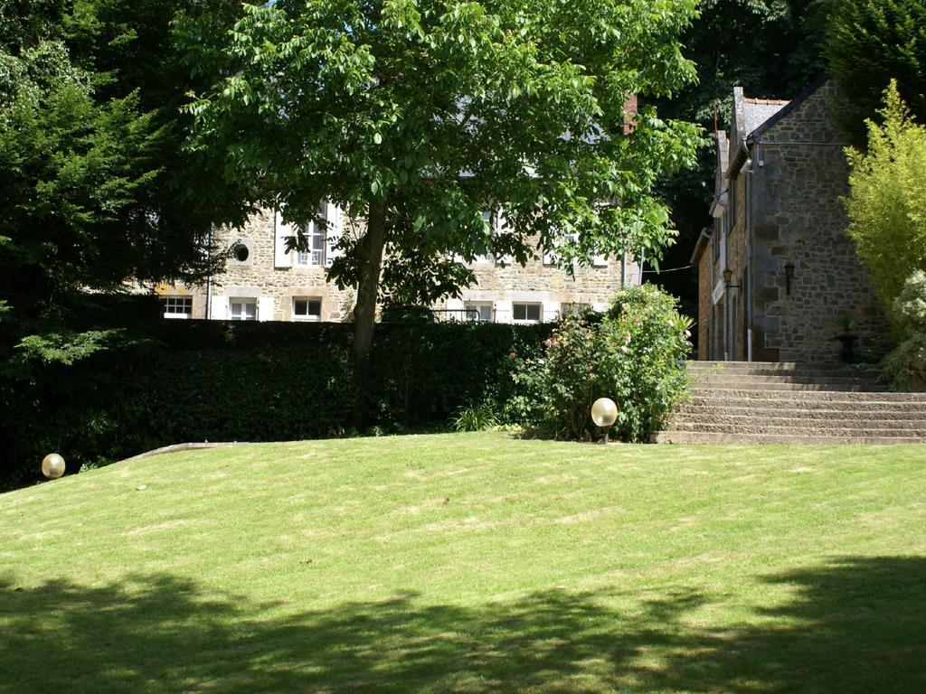Logis Hotel Du Chateau Combourg Zewnętrze zdjęcie