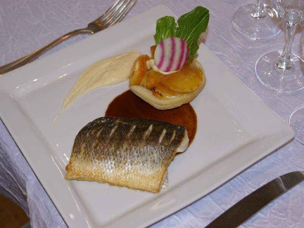 Logis Hotel Du Chateau Combourg Zewnętrze zdjęcie