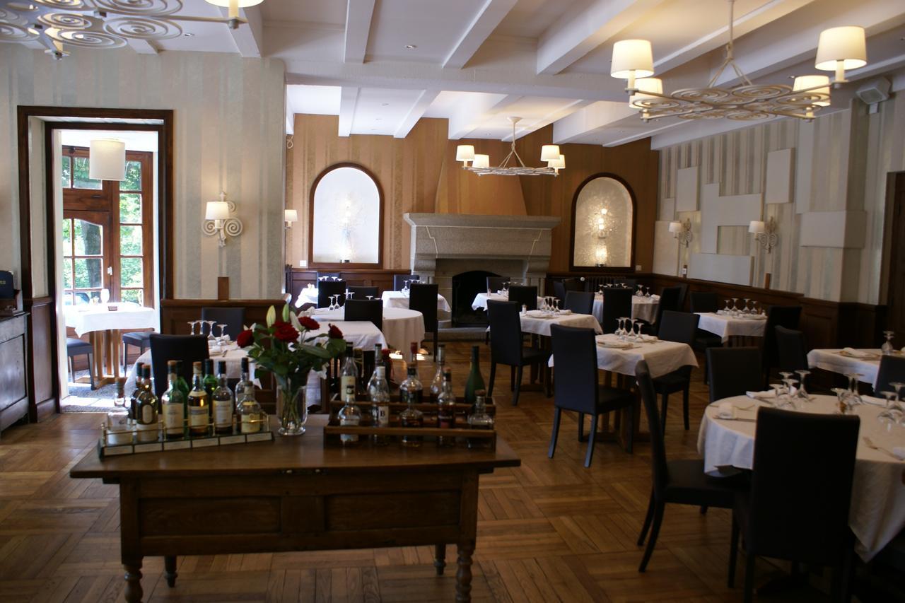 Logis Hotel Du Chateau Combourg Zewnętrze zdjęcie